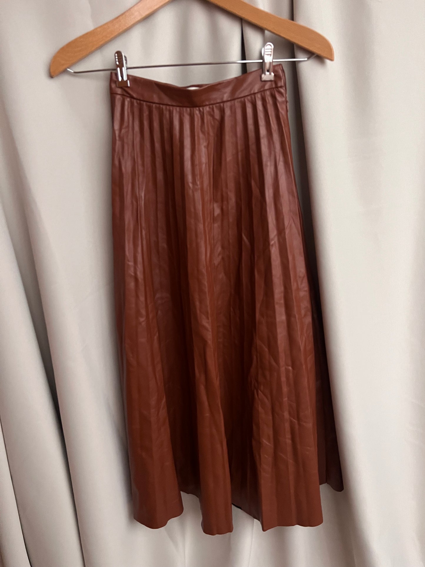Falda plisada polipiel marron - XS