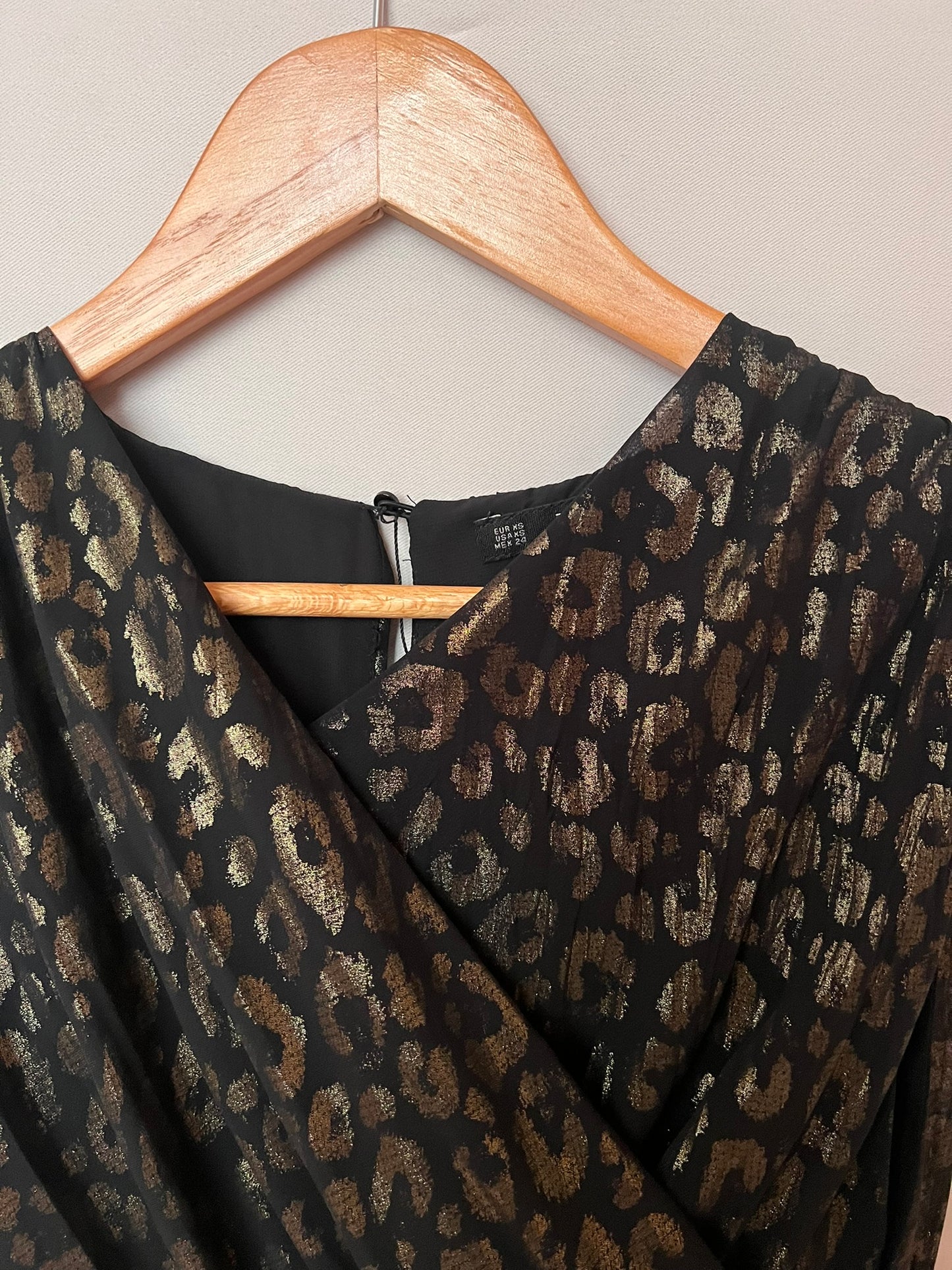 Mono corto negro y dorado Zara - XS