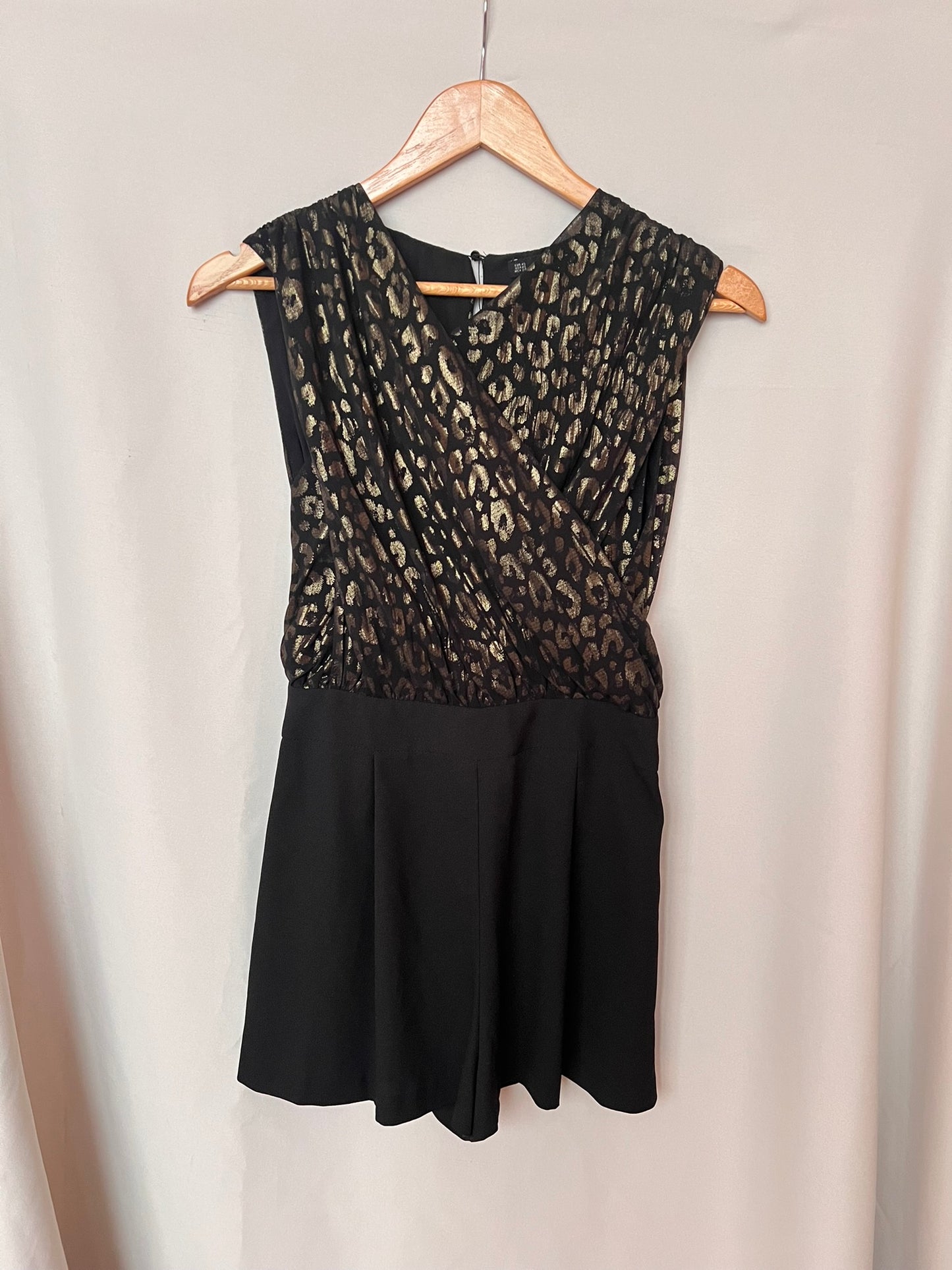 Mono corto negro y dorado Zara - XS