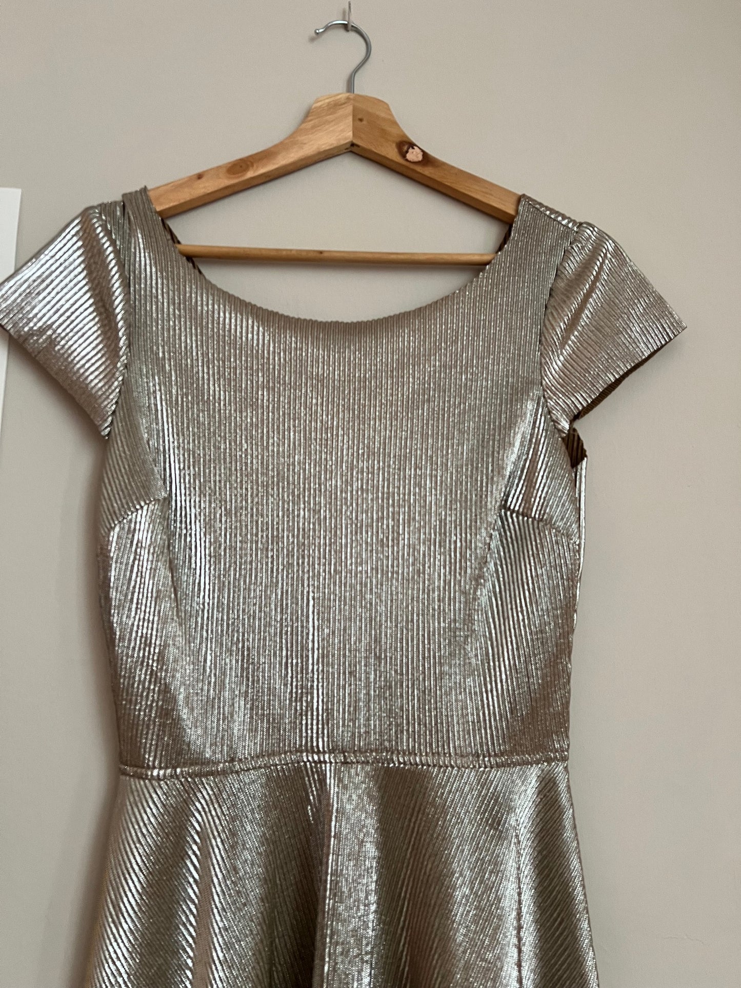 Vestido mini metalizado plisado Bershka - M