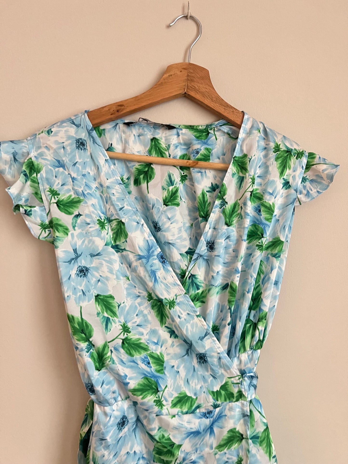 Vestido short flores Zara verde - XS