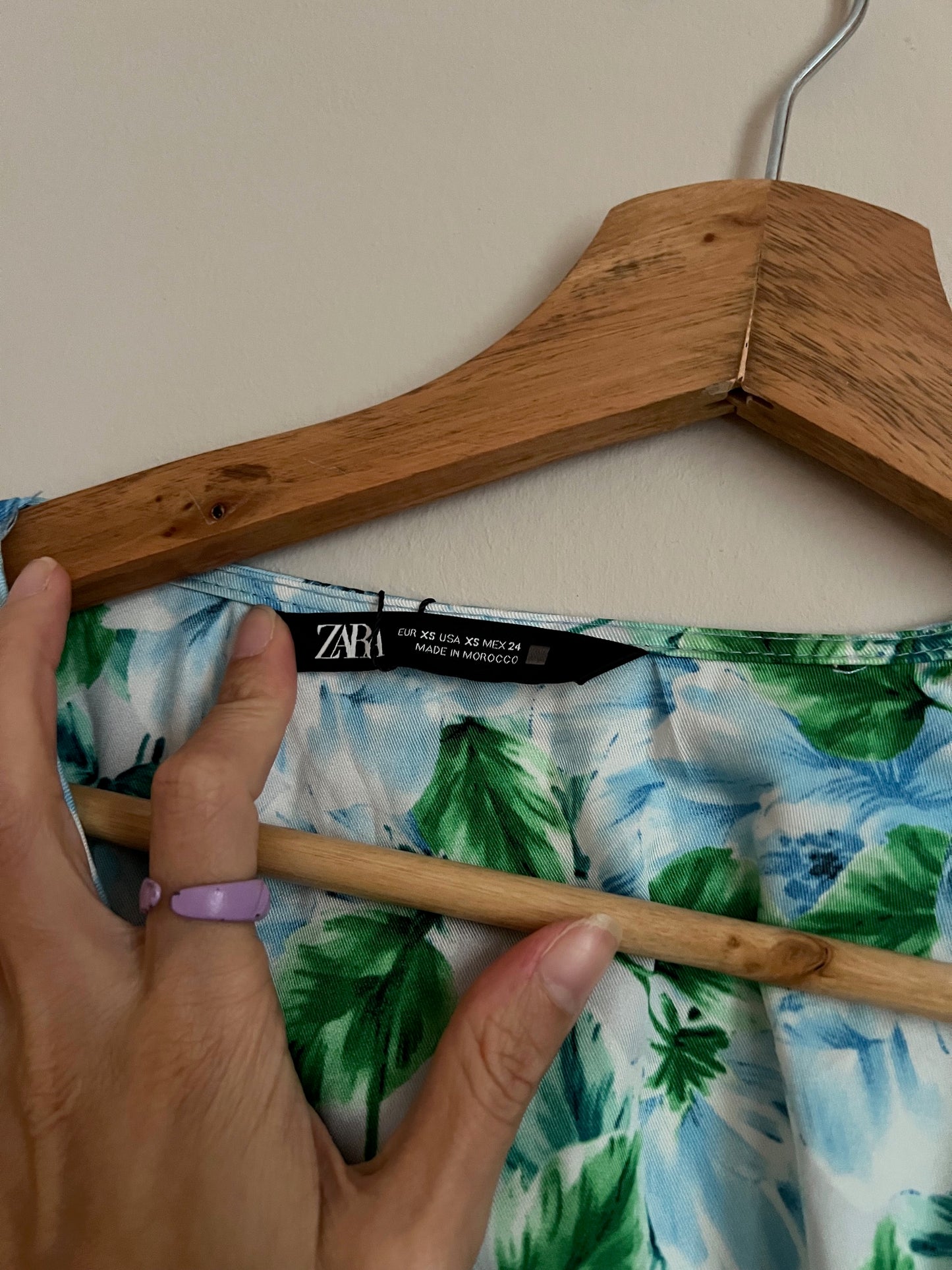 Vestido short flores Zara verde - XS